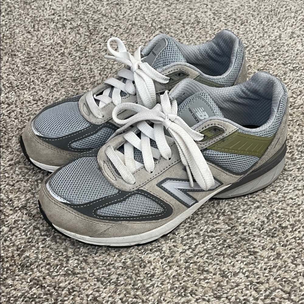 New Balance 990 V5